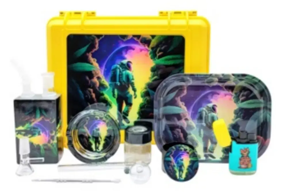 SUITECASE WITH JUICE BOX WATERPIPE